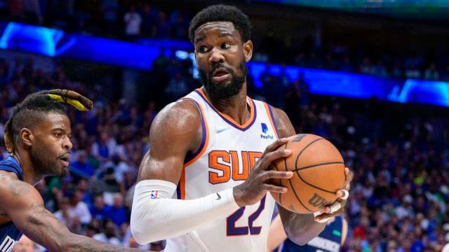 1653041296164001231.jpg watch-deandre-ayton-puts-luka-doncic-on-poster.jpg